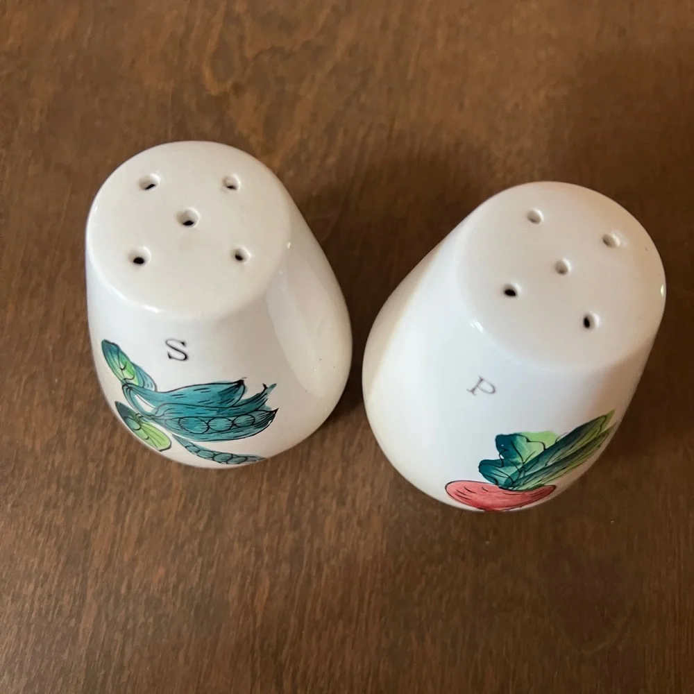 vintage made in japan salt and pepper shakers veggies Vegetables Beets Peas